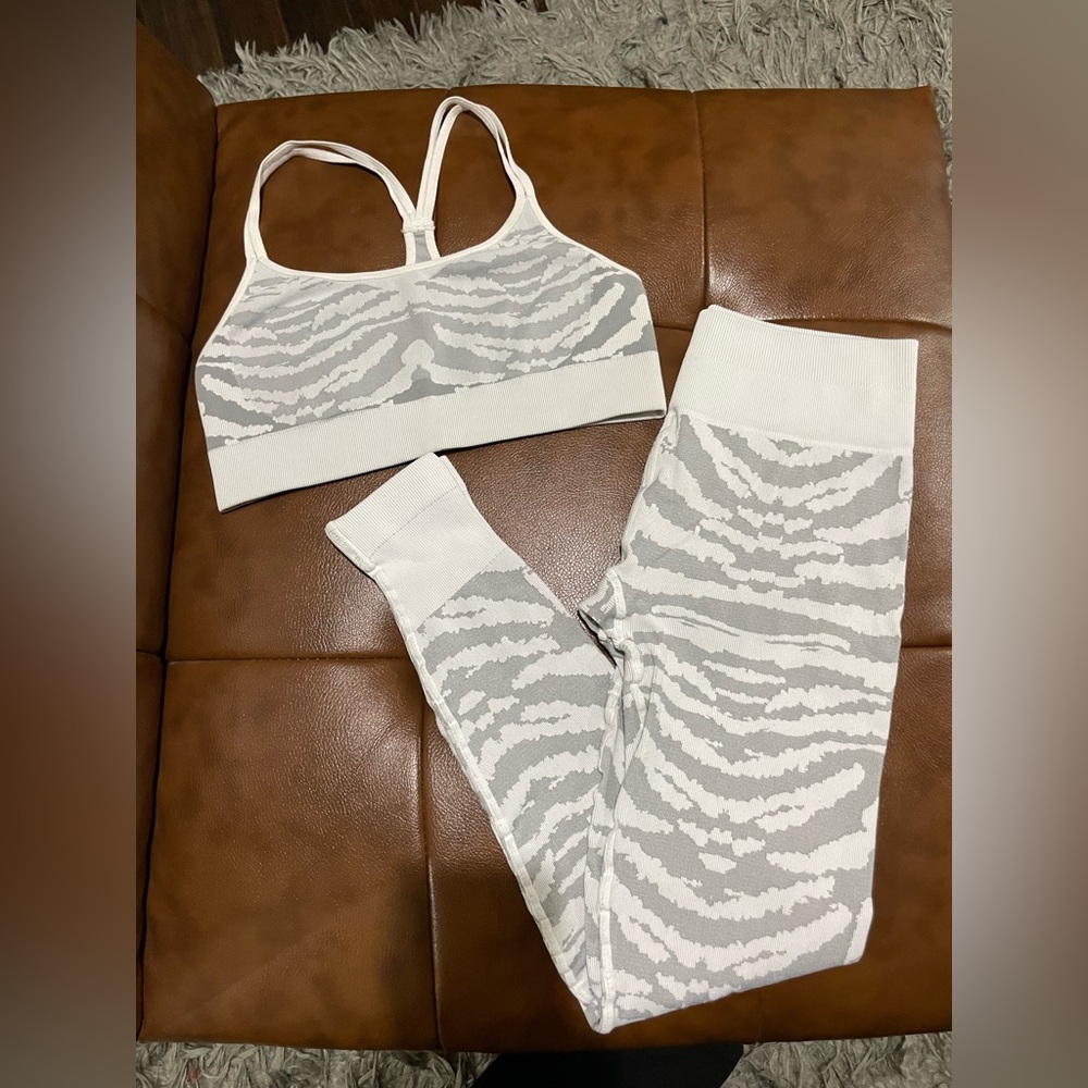 Bombshell Tiger Set